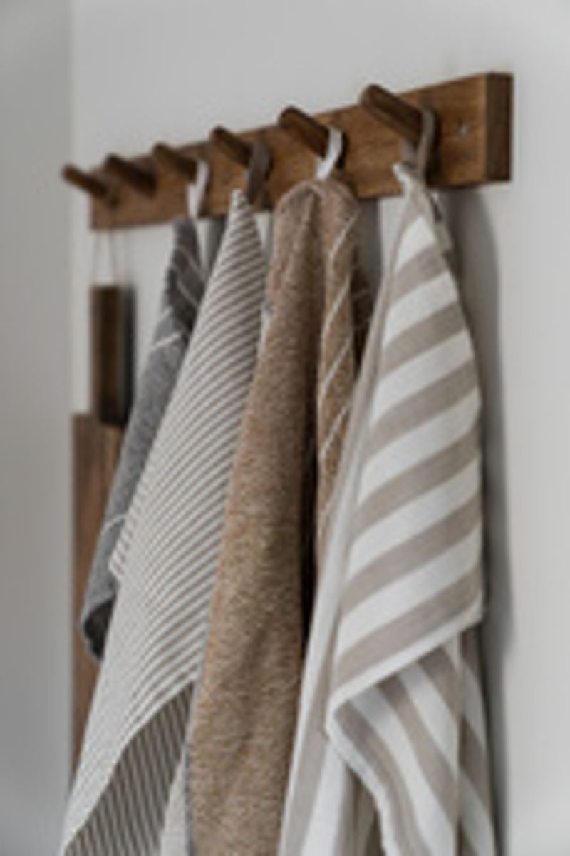 Kökshandduk 47x70cm beige/vit smal rand/ Ernst